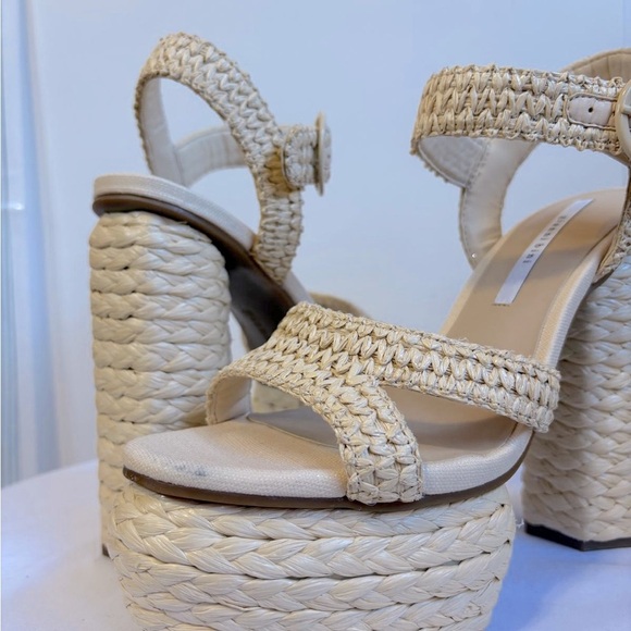 Gianni Bini Women's Beige Platform Sandals - Picture 6 of 6